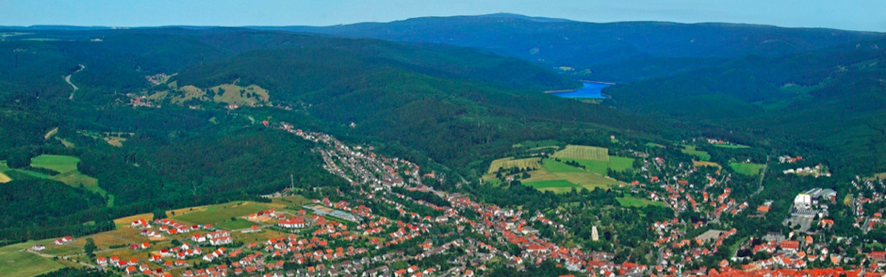 Luftbild von Osterode auf das Lerbachtal und das Sösetal, ca. 2010 - (c) Otto Schönfelder